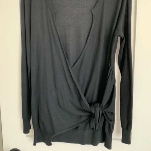 Black Jacob light sweater ties at waist - Picture 2 of 3